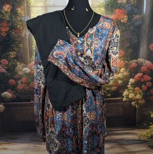 Great Christmas Gift Tunic top pair of leggings Necklace plus Earrings all NWOT